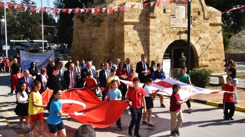 23 Nisan Ulusal Egemenlik ve Çocuk Bayramı kutlamaları çerçevesinde Lefkoşa’da kortej düzenlendi
