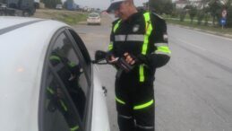327 sürücü rapor edildi, 40 araç trafikten men edildi, 3 sürücü tutuklandı