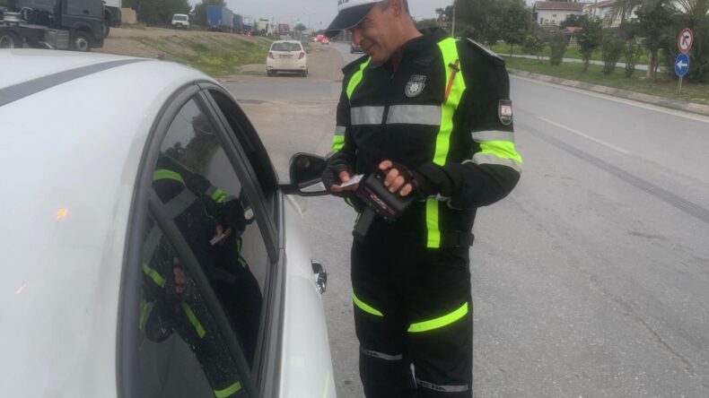 327 sürücü rapor edildi, 40 araç trafikten men edildi, 3 sürücü tutuklandı