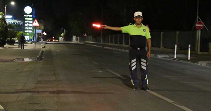 329 sürücünün rapor edildiği trafik denetiminde 185 sürücü süratten ceza aldı