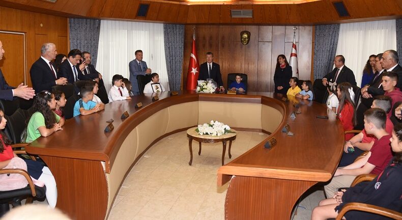Bakanlık koltukları çocuklara devredildi