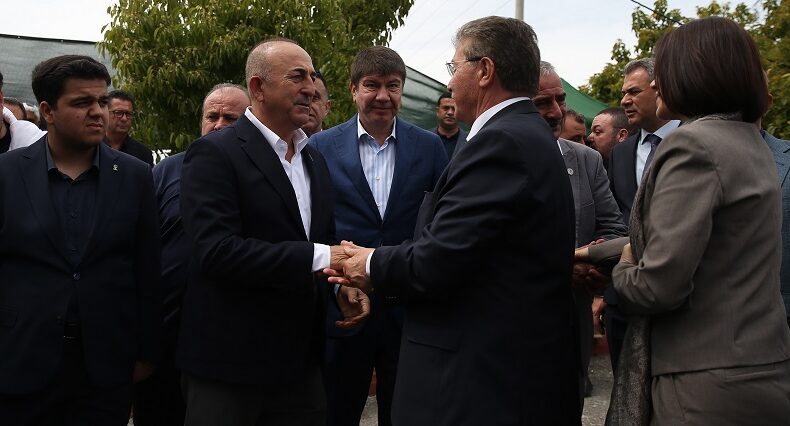 Başbakan Üstel’den eski Türkiye Dışişleri Bakanı Mevlüt Çavuşoğlu’na taziye ziyareti