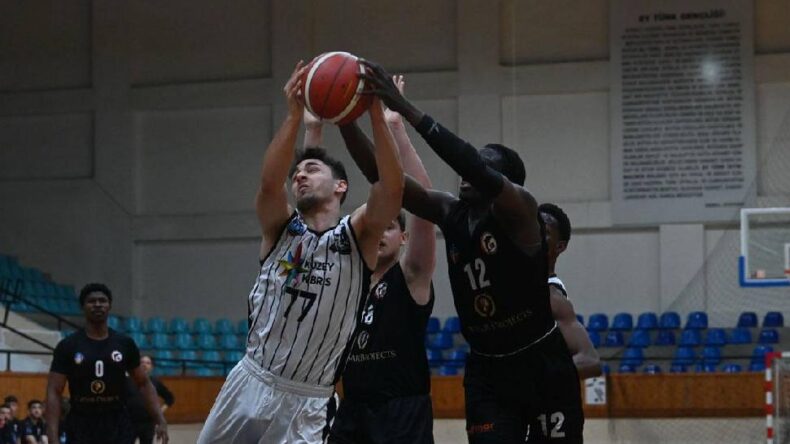 Base, Gönyeli’yi devirdi. Maçı 79-75 kazanan Base devreyi ikinci, Gönyeli ise üçüncü bitirdi