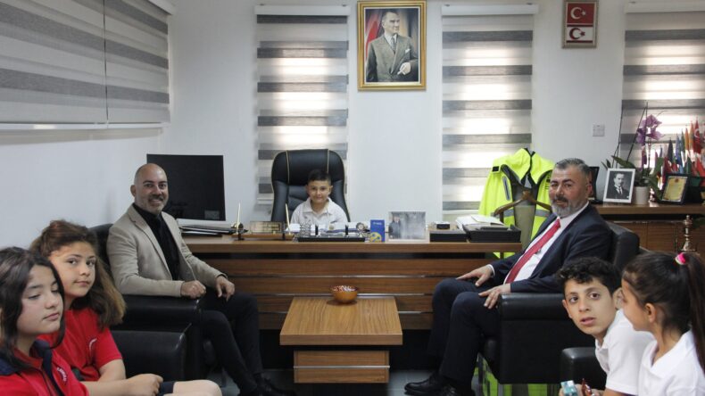 Beyarmudu Belediye Başkanı Bebek bölge ilkokullarından öğrencilerini kabul etti