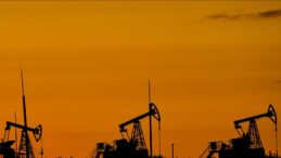 Brent petrolün varili 62,57 dolardan işlem görüyor