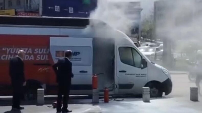 CHP seçim aracı alev alev yandı!
