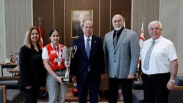 Cumhurbaşkanı Tatar, Avrupa Kadınlar Bilardo Şampiyonu Ghaffari’yi kabul etti