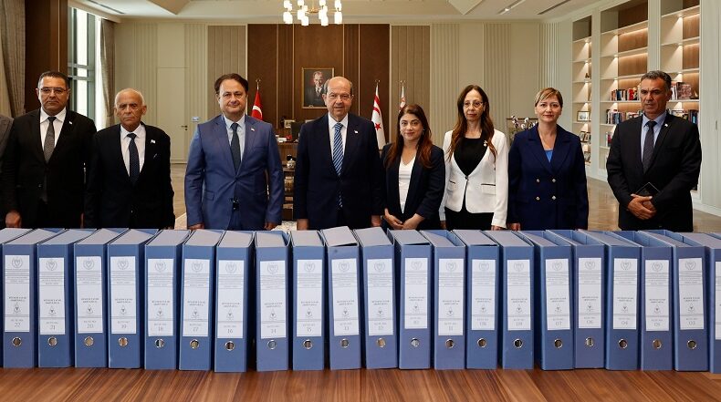 Cumhurbaşkanı Tatar, babası Rüstem Tatar’ın arşivini Milli Arşiv ve Araştırma Dairesi’ne devretti