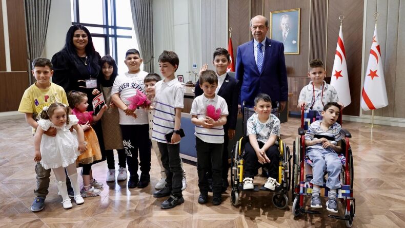 Cumhurbaşkanı Tatar, Cumhurbaşkanlığı Yeni Yerleşkesinde özel eğitim öğrencilerini kabul etti