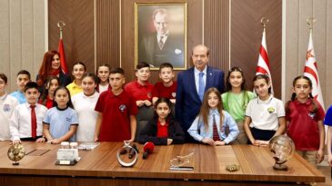 Cumhurbaşkanı Tatar, görevini 9 Eylül İlkokulu öğrencisi Melin Kunt’a devretti