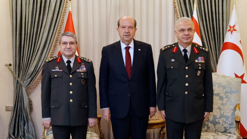 Cumhurbaşkanı Tatar, Kara Kuvvetleri Komutanı Orgeneral Selçuk Bayraktaroğlu ile görüştü