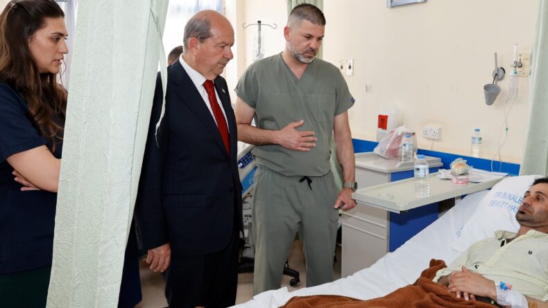 Cumhurbaşkanı Tatar, ölümlü trafik kazasındaki yaralıları ziyaret etti