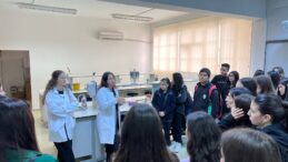 Değirmenlik Lisesi öğrencileri DAÜ Fen ve Edebiyat Fakültesi’ni ziyaret etti
