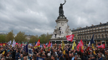 Fransa’da Le Pen hakkındaki kararın ardından hukuk devletine yönelik tehditler protesto edildi