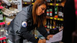 Gazimağusa’da işletmelere yönelik izin ve sağlık karnesi denetimleri yapılıyor