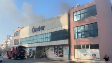 Gazimağusa’da Önder AVM’de çıkan yangın kontrol altına alındı. Soğutma çalışmaları devam ediyor
