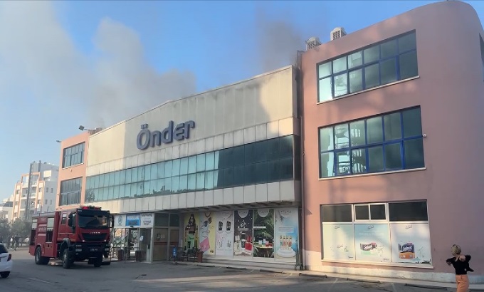 Gazimağusa’da Önder AVM’de çıkan yangın kontrol altına alındı. Soğutma çalışmaları devam ediyor