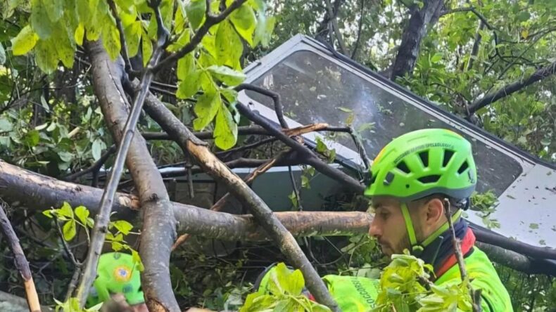 İtalya’da korkunç kaza: Teleferik yere çakıldı