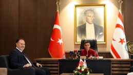 Meclis Başkanı Öztürkler, makamını Dipkarpaz İlkokulu öğrencisi Çınar Güngör’e devretti