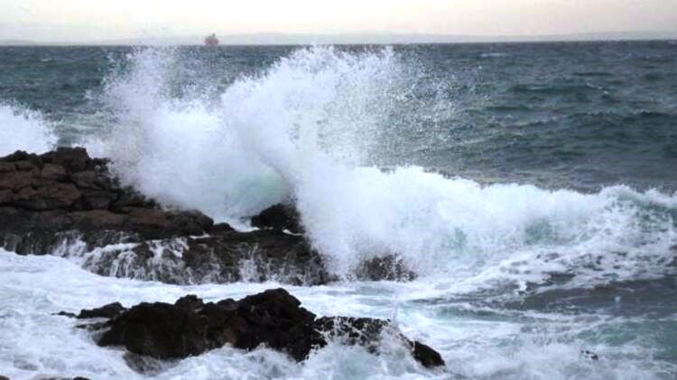 Meteoroloji, yarından itibaren denizlerde 7 kuvvetinde fırtına uyarısında bulundu