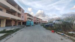 Oroklini’de göçmenlerin kaldığı siteye kanlı saldırı…