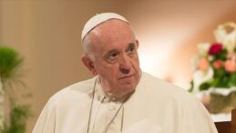 Papa Francis yaşamını yitirdi