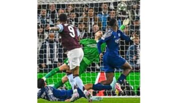 PSG ve Barcelona yarı finalde