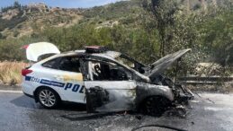 Seyir halindeki polis aracı yandı