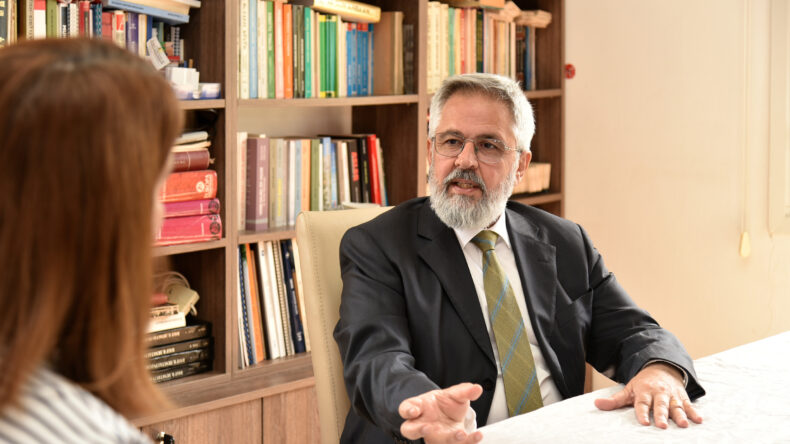 Sınırları aşan bir Kıbrıslı Türk:Raşit Pertev