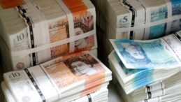Sterlin 51,30, euro 43,75, dolar 38,50 TL’den işlem görüyor