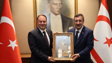 TC Cumhurbaşkanı Yardımcısı Yılmaz, Öztürkler’i yeni makamında ziyaret etti