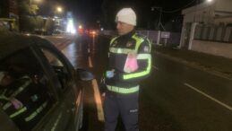 Trafik denetimlerinde 290 sürücü rapor edildi, 2’si tutuklandı. 32 araca trafikten men