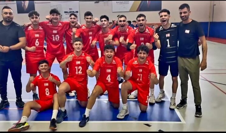Voleybol U 17 Karmamız yarı finallerde