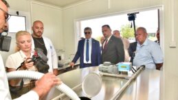 Başbakan Üstel, Minareliköy Süt Toplama Merkezinde incelemelerde bulundu