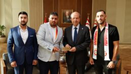 Cumhurbaşkanı Ersin Tatar, Galatasaray Taraftar Derneği’ni üyelerini kabul etti