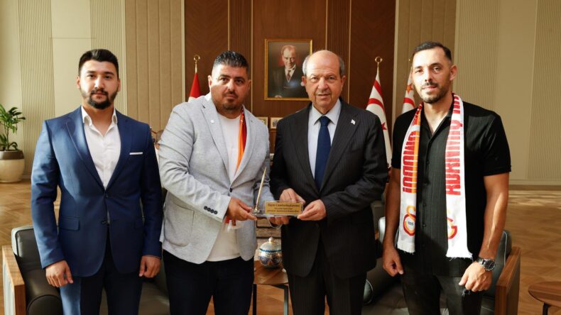 Cumhurbaşkanı Ersin Tatar, Galatasaray Taraftar Derneği’ni üyelerini kabul etti