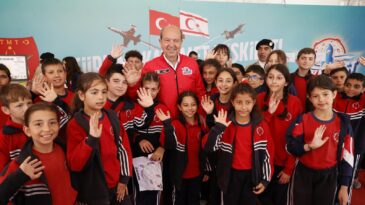 Cumhurbaşkanı Ersin Tatar, TEKNOFEST 2025’in ikinci gününde festival alanını ziyaret etti