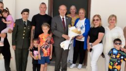 Cumhurbaşkanı Tatar, Anneler Günü vesilesiyle şehit ve gazi ailelerini ziyaret etti