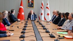 Cumhurbaşkanı Tatar, Kıbrıs Türk Ticaret Odası Başkanı Deniz ve heyetini kabul etti