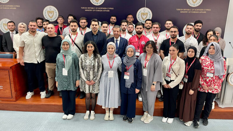 Dışişleri Bakanı Ertuğruloğlu, YTB Başkanı Eren ve Avrupa’dan gelen gençleri kabul etti