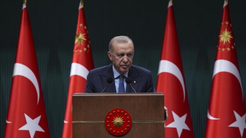 Erdoğan’dan, saldırıya uğrayan Özgür Özel’e geçmiş olsun telefonu