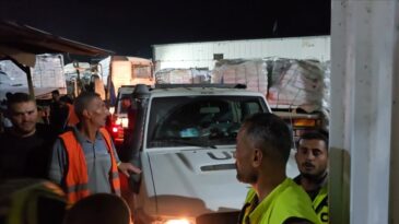 Gazze’deki hükümet: 81 günlük ablukanın ardından ilk yardım tırları Gazze’ye girdi