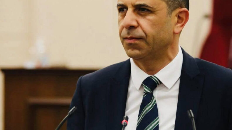 HP billboardlara zarar verilmesiyle ilgili polise şikayette bulundu