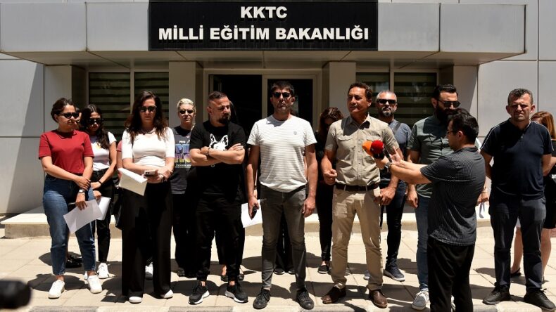 KTOEÖS, Bekirpaşa Lisesi’ndeki sınavlarla ilgili Bakanlık önünde açıklama yaptı