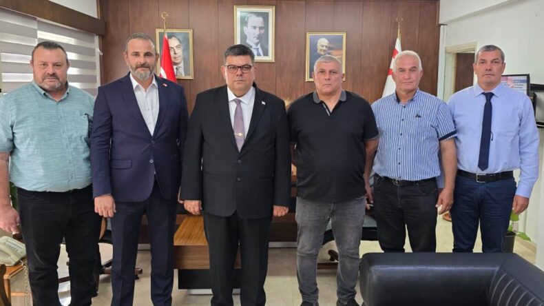 Maliye Bakanı Berova, KKTC Avcılık Federasyonu Başkanı Saygıner ve heyetini kabul etti