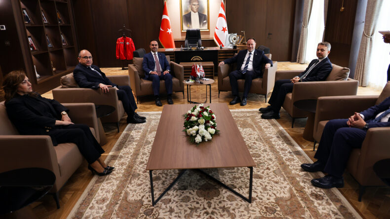 Meclis Başkanı Öztürkler Türkiye Sanayi ve Teknoloji Bakanı Kacır’ı kabul etti