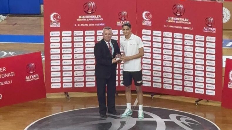 Mehmet Akif Öztürk zirvede