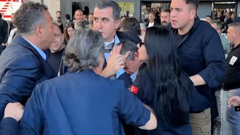 Özgür Özel’e yumruklu saldırı; İstanbul Cumhuriyet Başsavcılığı: Soruşturma başlatıldı