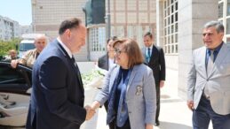 Öztürkler, Fatma Şahin’i ziyaret etti