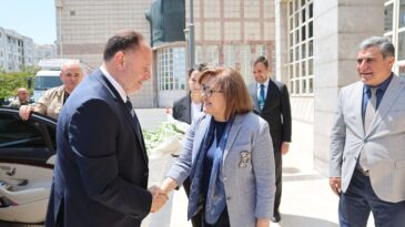 Öztürkler, Fatma Şahin’i ziyaret etti